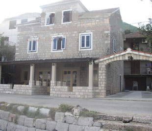photo1