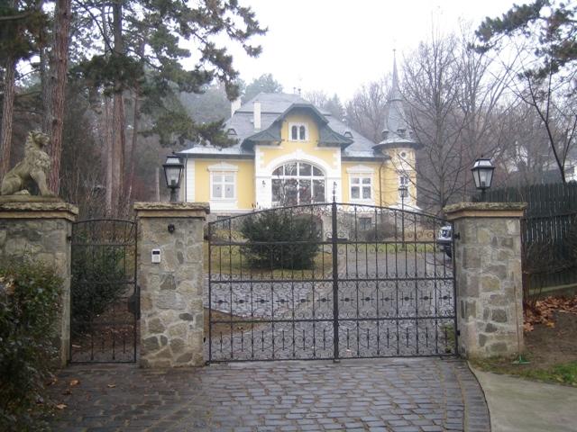 photo1