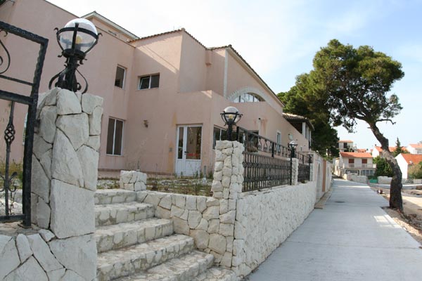 photo2